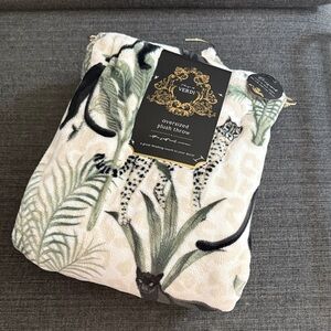 VERDI Plush Throw Blanket - Cream, Green with black accents